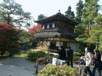 澄清透明樸拙孤寂