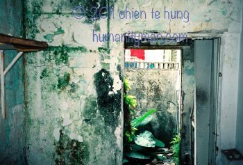 剛剛買下時的舊房子